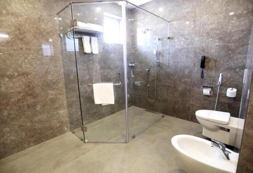 스위트 킹사이즈 침대, Ramada By Wyndham Jamshedpur