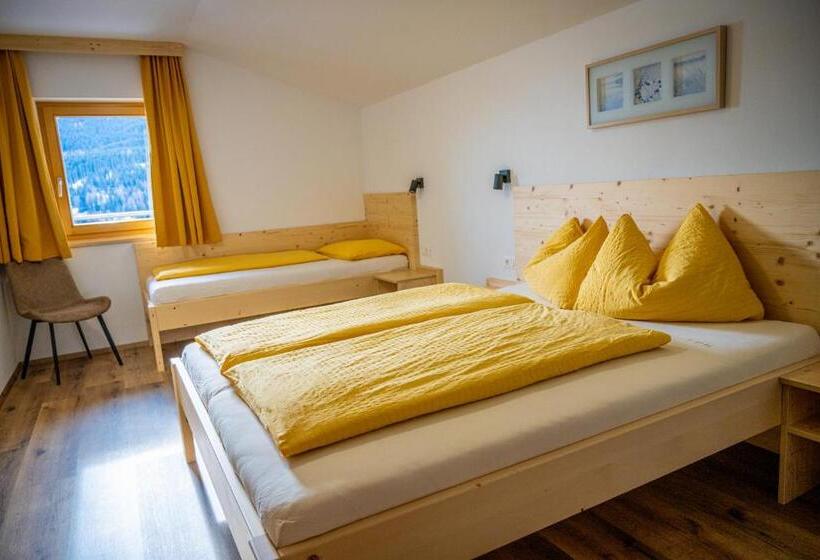 小型套房带阳台, Residence Montana