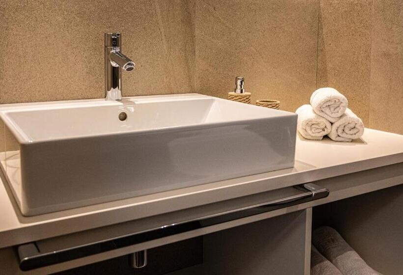 小型套房带阳台, Residence Montana