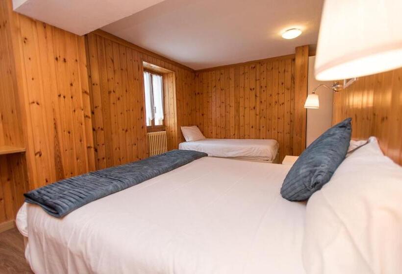 Comfort room with mountain view, Signal