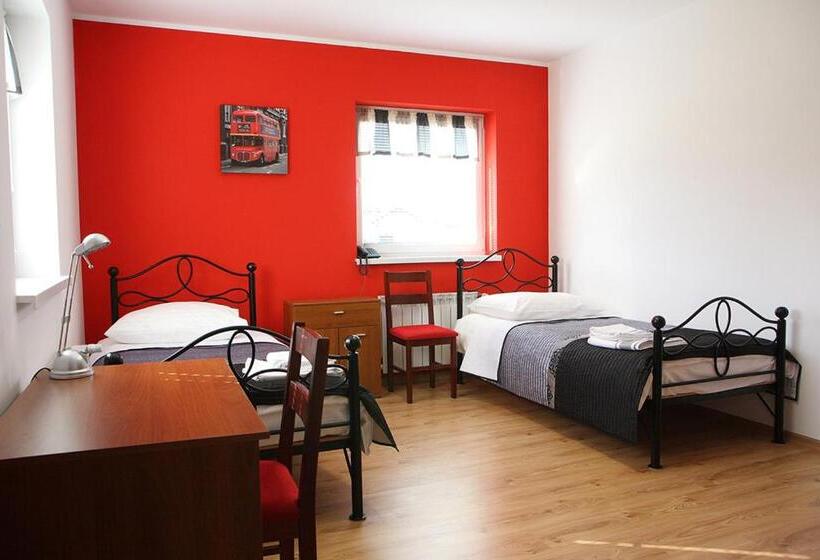 Номер Стандарт, Leo Hostel