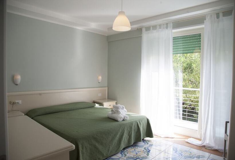 スタンダード４人部屋, Medea Beach Resort