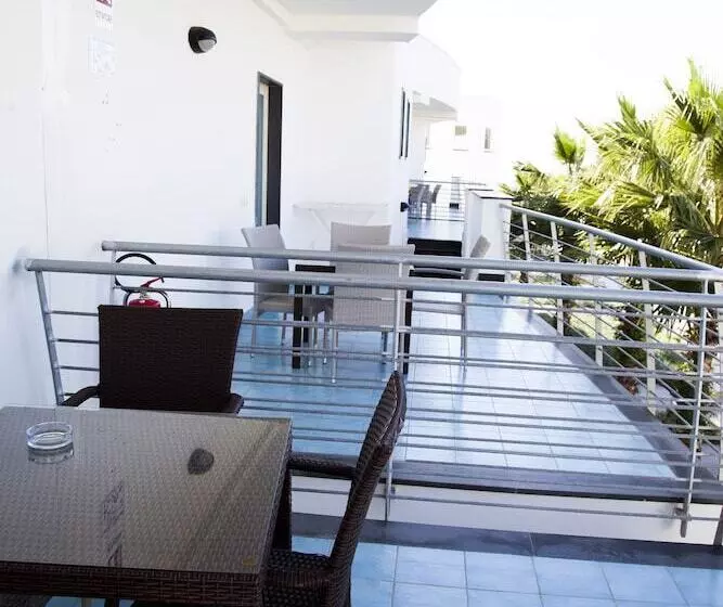 Standard Neljän Hengen Huone, Medea Beach Resort