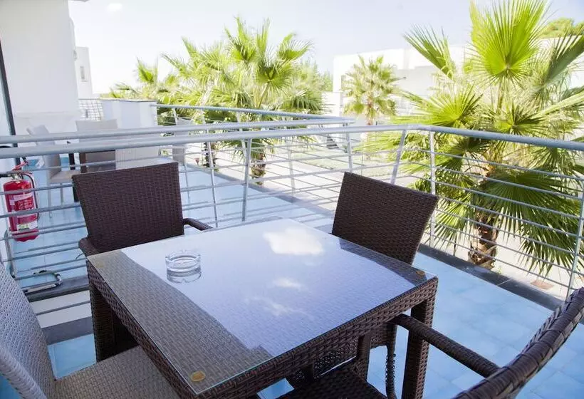 Standard Neljän Hengen Huone, Medea Beach Resort
