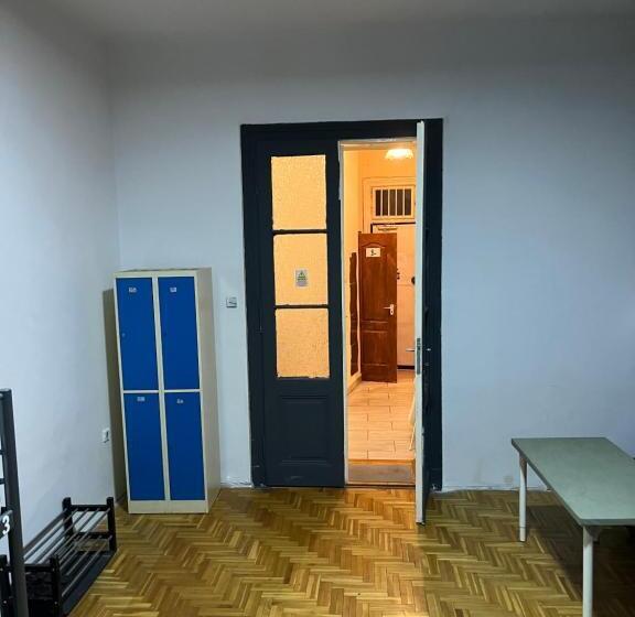 اتاق خانوادگی با سرویس بهداشتی مشترک, Casa Nora