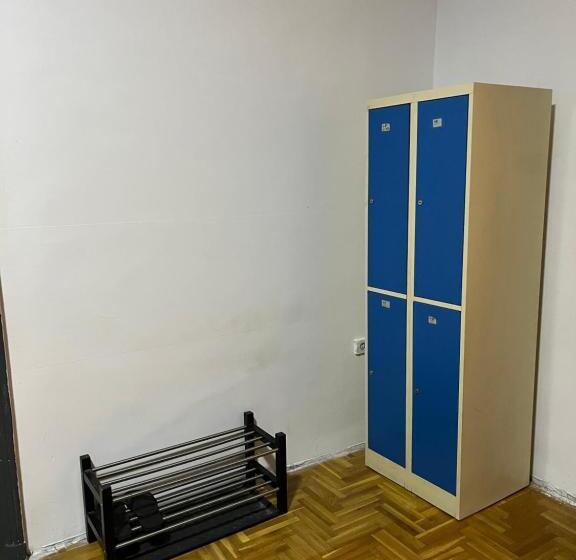 اتاق خانوادگی با سرویس بهداشتی مشترک, Casa Nora