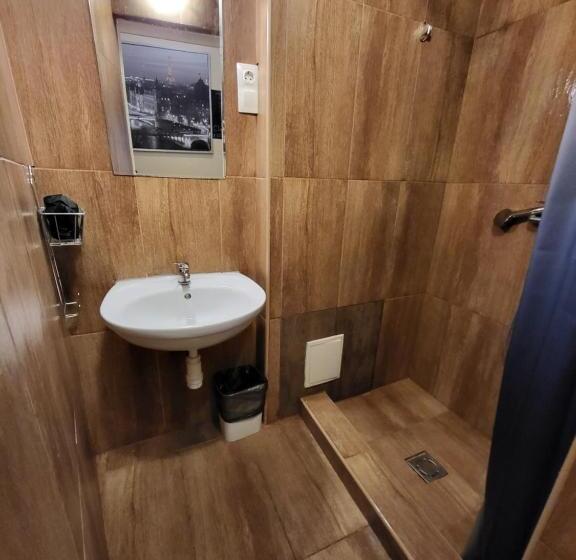 اتاق خانوادگی با سرویس بهداشتی مشترک, Casa Nora