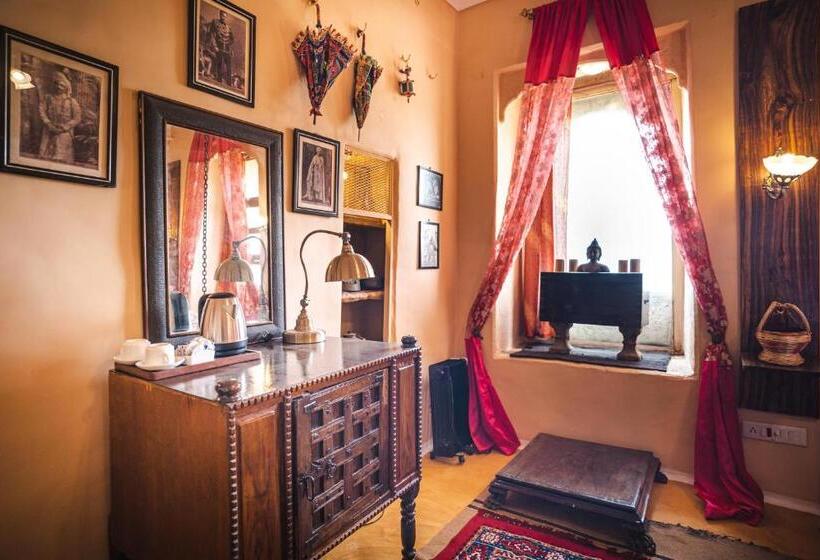 スーペリアールーム, Desert Boy S   Royal Stay On Fort