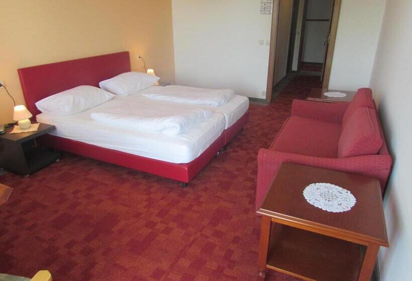 Трехместный Номер Стандарт с Балконом, Gasthof Schiefer Zur Zugbrücke