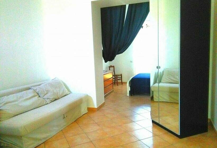 اتاق خانوادگی با چشم‌انداز دریا, A Sorrento