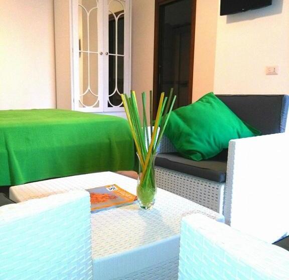 اتاق استاندارد با چشم‌انداز دریا, A Sorrento