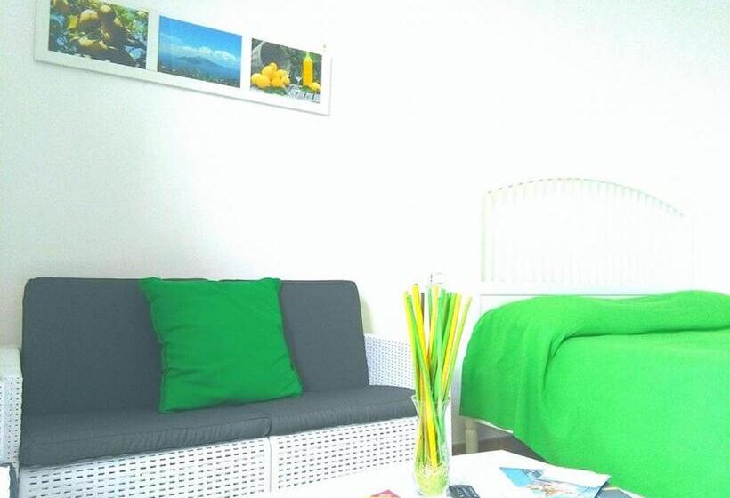 اتاق استاندارد با چشم‌انداز دریا, A Sorrento