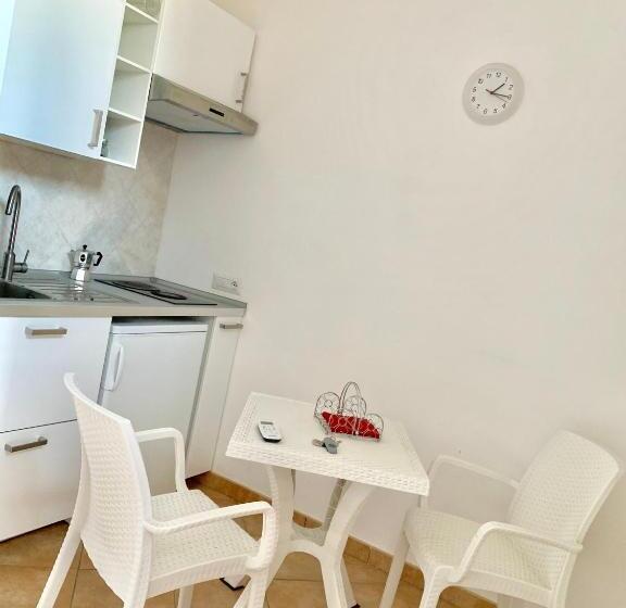 اتاق استاندارد با چشم‌انداز دریا, A Sorrento