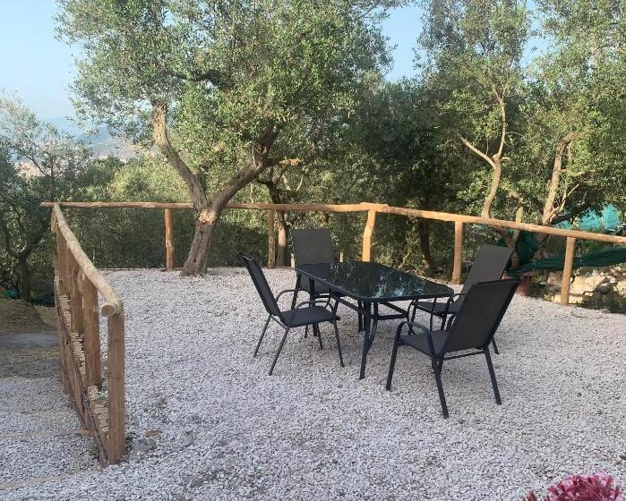 اتاق استاندارد با چشم‌انداز باغ, A Sorrento