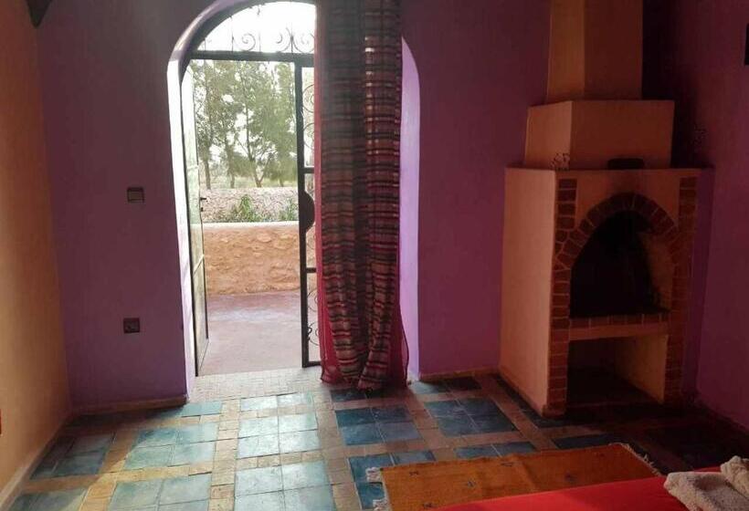 سوییت با چشم‌انداز استخر, Douar Noujoum