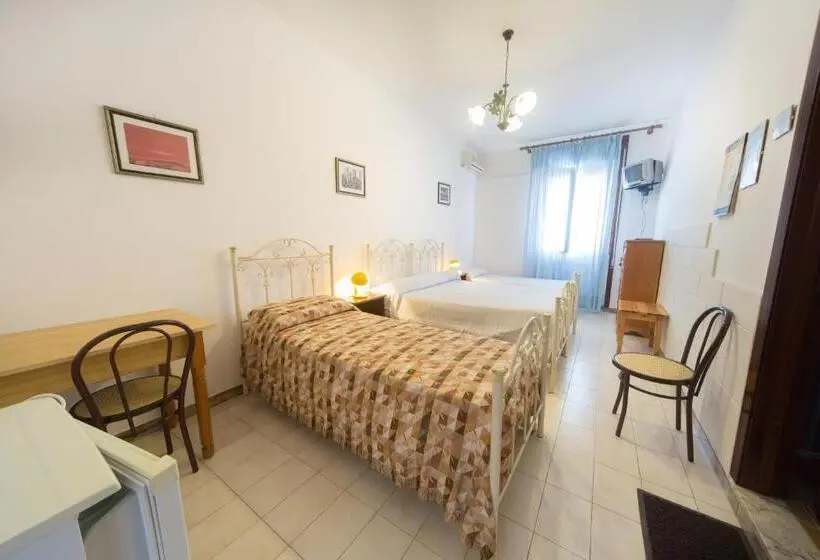 Standard Neljän Hengen Huone, Albergo Europa