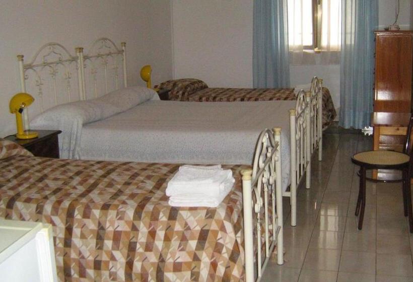 חדר סטנדרט לארבעה, Albergo Europa