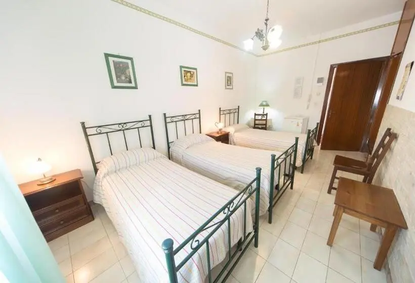 Standard Neljän Hengen Huone, Albergo Europa