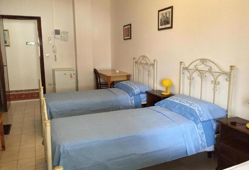 חדר סטנדרט לארבעה, Albergo Europa