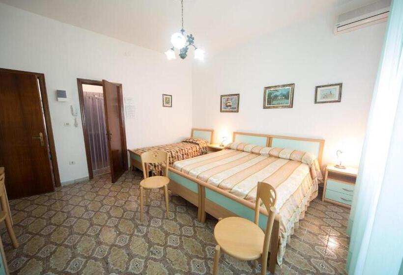 חדר סטנדרט לשלושה, Albergo Europa