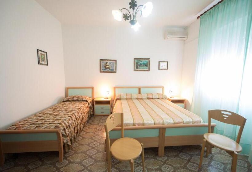 חדר סטנדרט לשלושה, Albergo Europa