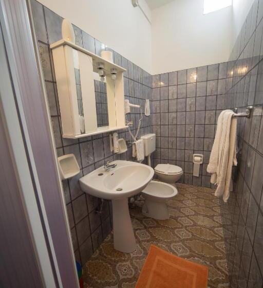 חדר סטנדרט לשלושה, Albergo Europa