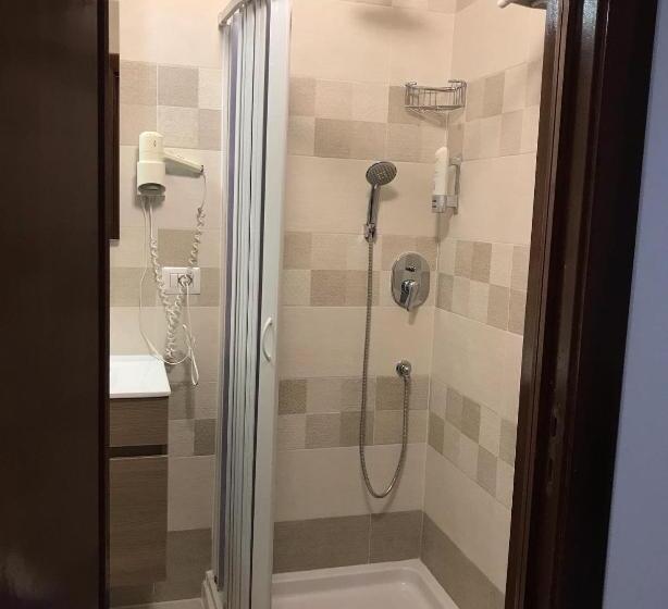 חדר אקונומי, Albergo Europa