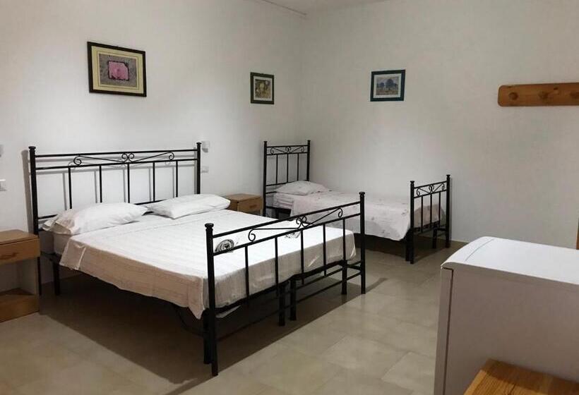 חדר משפחתי, Albergo Europa