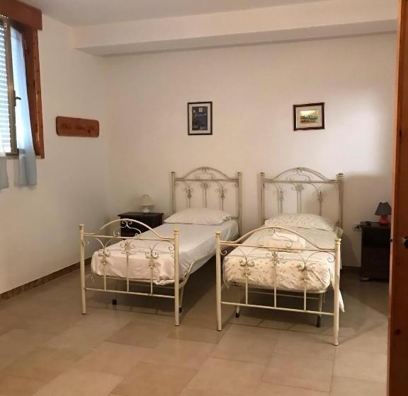 חדר משפחתי, Albergo Europa