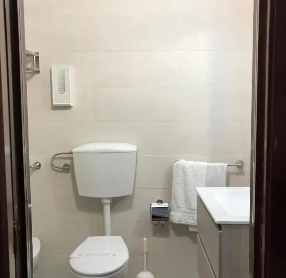 Standard Yhden Hengen Huone, Albergo Europa