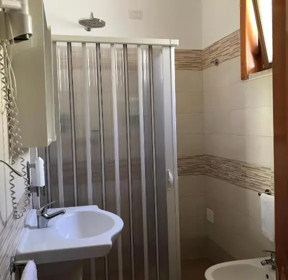 Standard Yhden Hengen Huone, Albergo Europa