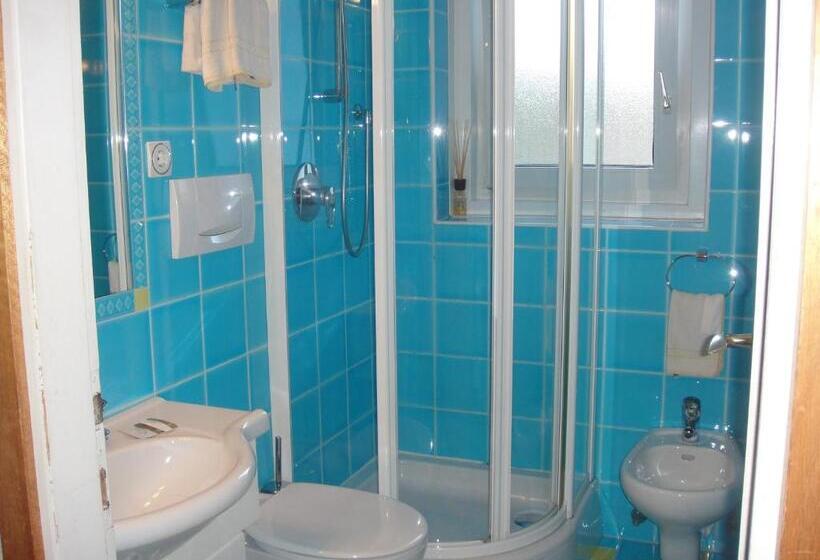 Трехместный Номер Стандарт с Балконом, Garni Toni