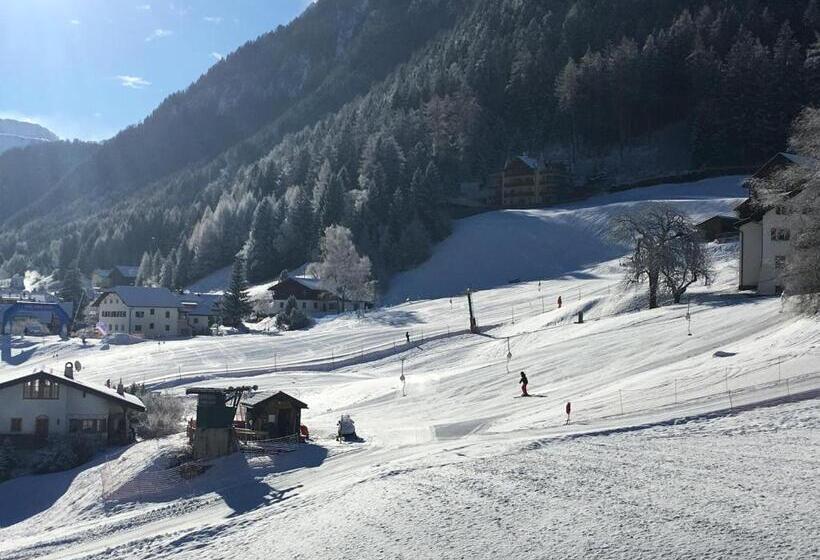 Трехместный Номер Стандарт с Балконом, Garni Toni