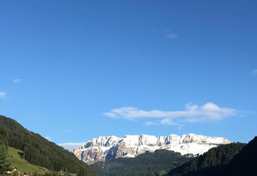 Трехместный Номер Стандарт с Балконом, Garni Toni