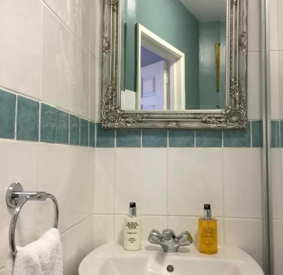 디럭스 룸, The White House