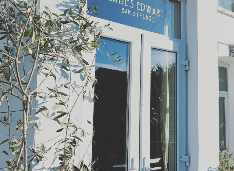 기본룸, The White House