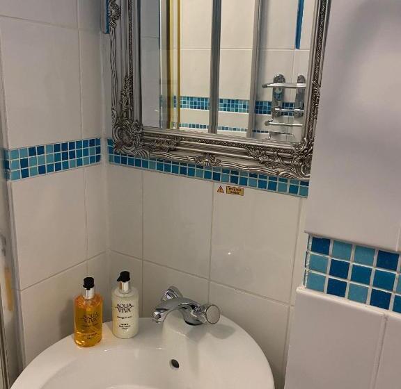 스탠다드 룸 킹사이즈 침대, The White House