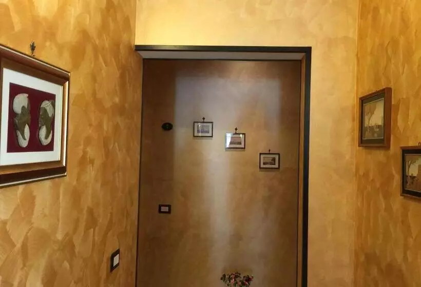 Camera Standard, De La Ville Relais