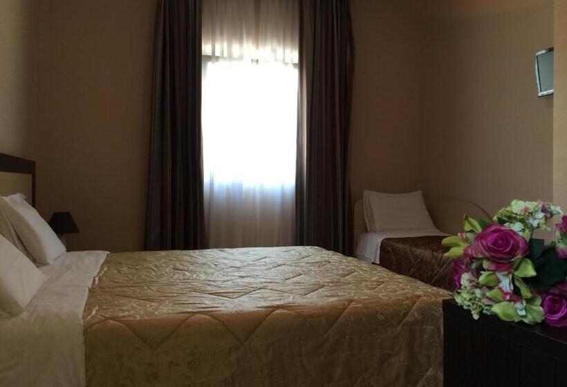 Номер Стандарт Трехместный, De La Ville Relais