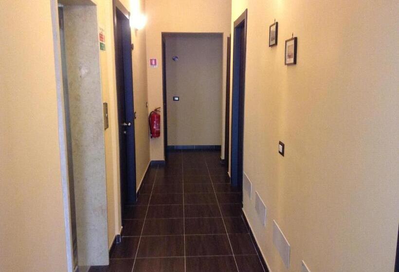 Номер Стандарт Индивидуальный, De La Ville Relais