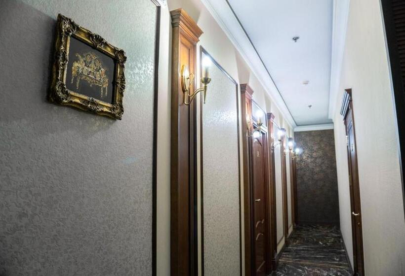 شقة غرفة واحدة, De Paris