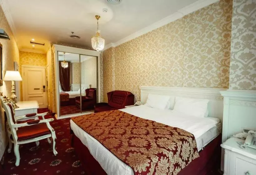 Superior-huone, De Paris