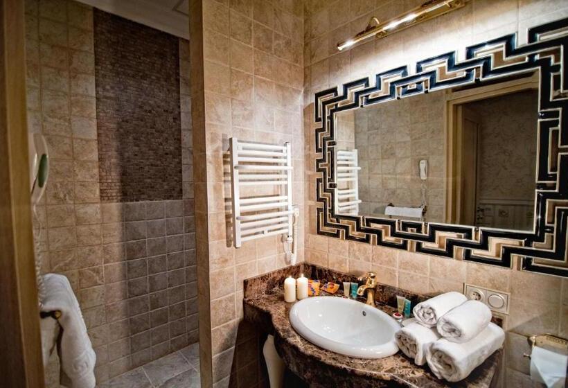 חדר סופריור, De Paris