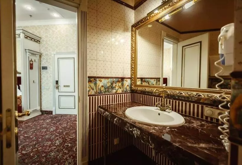 Superior-huone, De Paris