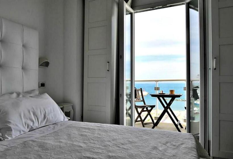 Quarto Estandar Vista Mar, Thea & Residence