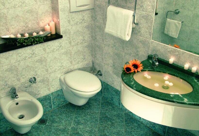 Quarto Familiar, Thea & Residence