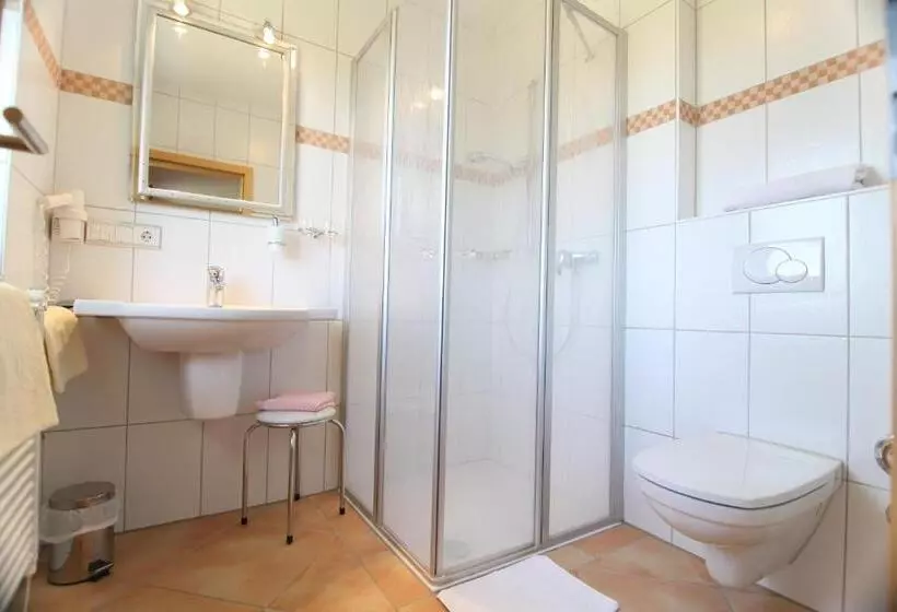 Standard Yhden Hengen Huone, Villa Toskana