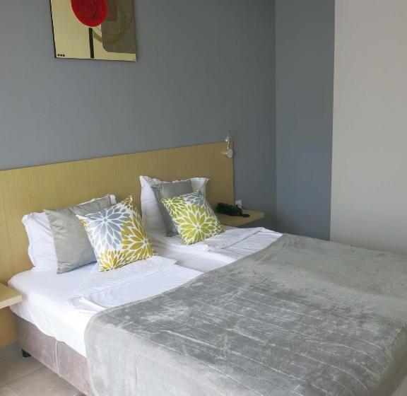 דירת חדר, Albizia