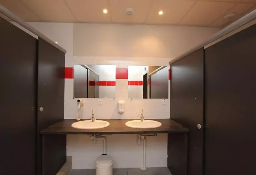 ルームシェアのワンベッド, Auberge Flyzone Hostel