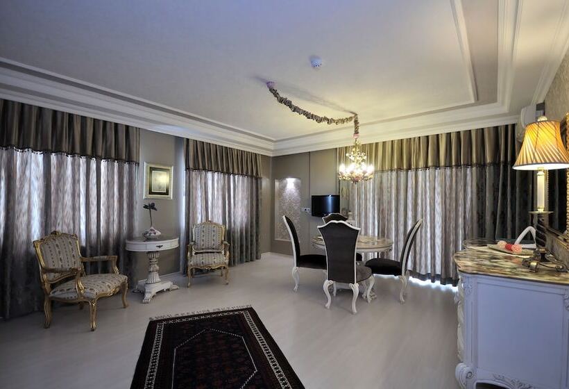 جناح, Grand Atakum